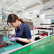 ブラシ付き DC モーター アセンブリ